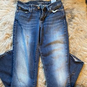 Signature Levi Strauss Jeans in “Modern Slim”